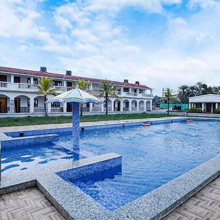 Silver Sand Eco Resort !! Beachfront !! With Biggest Pool And Huge Open Area !! Ideal For Weddings !! Couple Friendly !! ماندارموني المظهر الخارجي الصورة