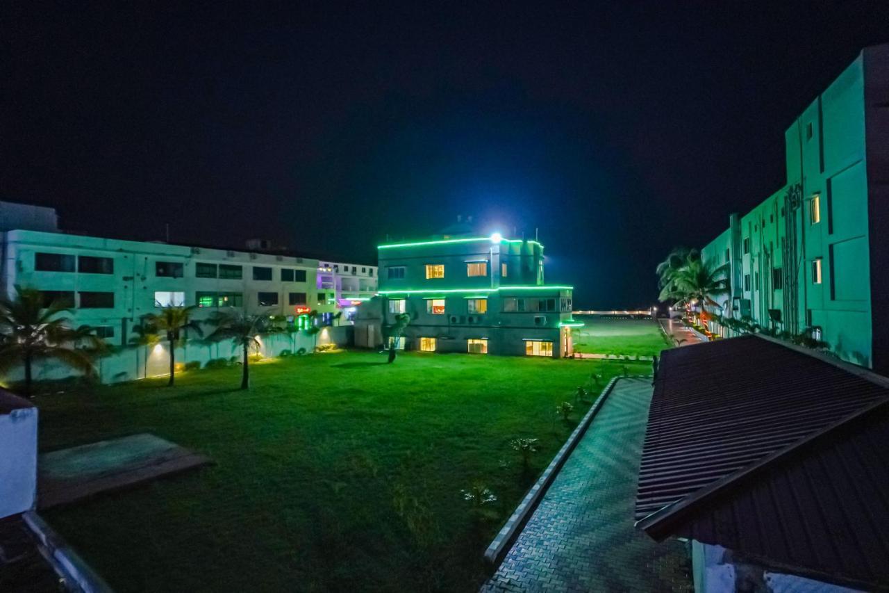 Silver Sand Eco Resort !! Beachfront !! With Biggest Pool And Huge Open Area !! Ideal For Weddings !! Couple Friendly !! ماندارموني المظهر الخارجي الصورة