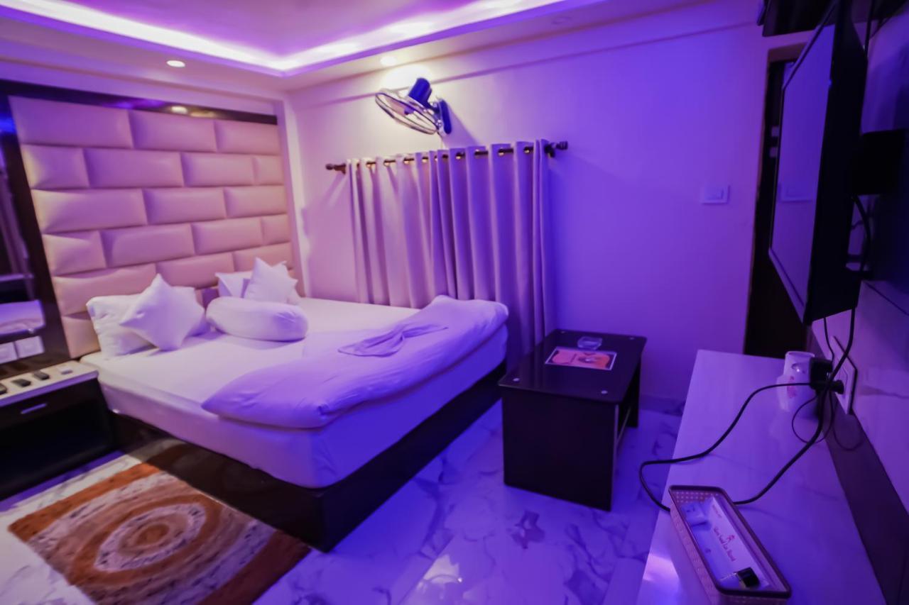 Silver Sand Eco Resort !! Beachfront !! With Biggest Pool And Huge Open Area !! Ideal For Weddings !! Couple Friendly !! ماندارموني المظهر الخارجي الصورة