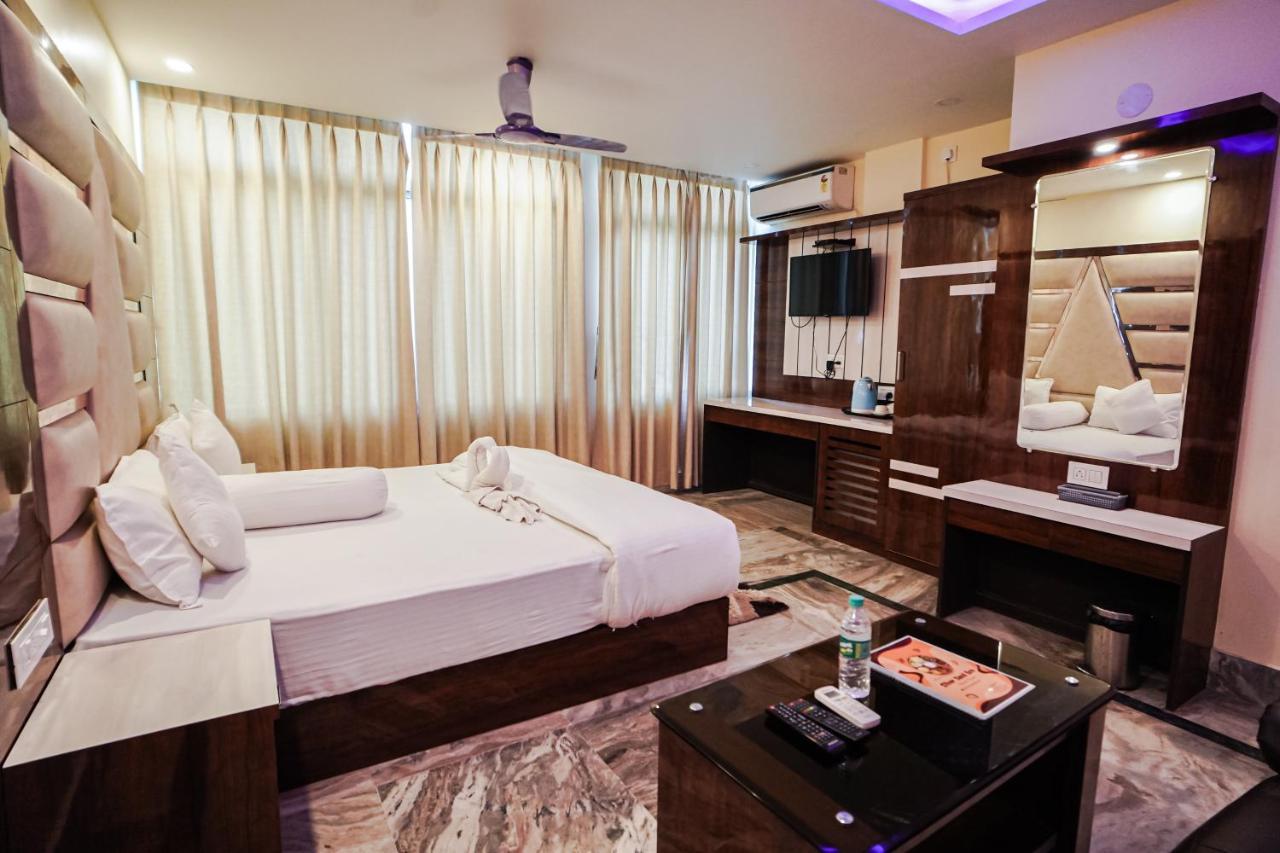 Silver Sand Eco Resort !! Beachfront !! With Biggest Pool And Huge Open Area !! Ideal For Weddings !! Couple Friendly !! ماندارموني المظهر الخارجي الصورة