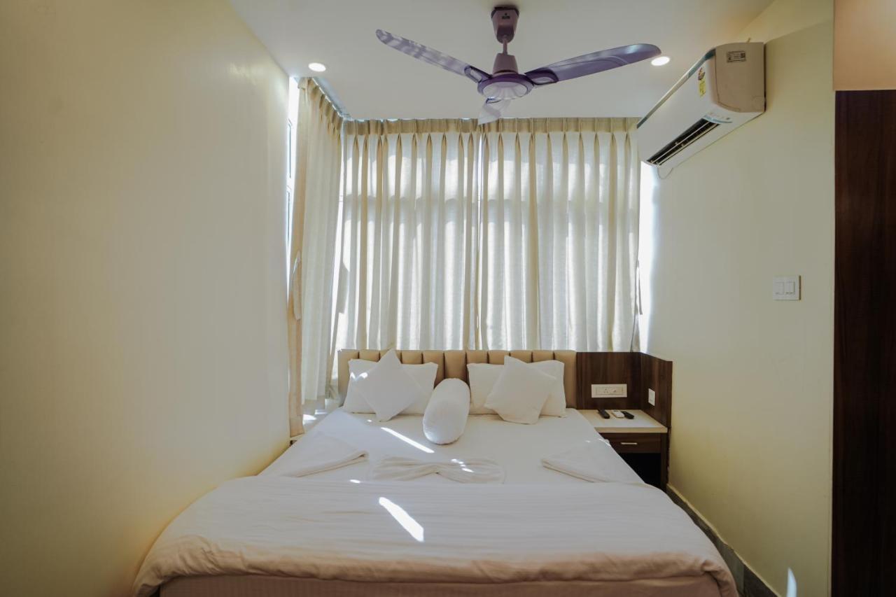 Silver Sand Eco Resort !! Beachfront !! With Biggest Pool And Huge Open Area !! Ideal For Weddings !! Couple Friendly !! ماندارموني المظهر الخارجي الصورة