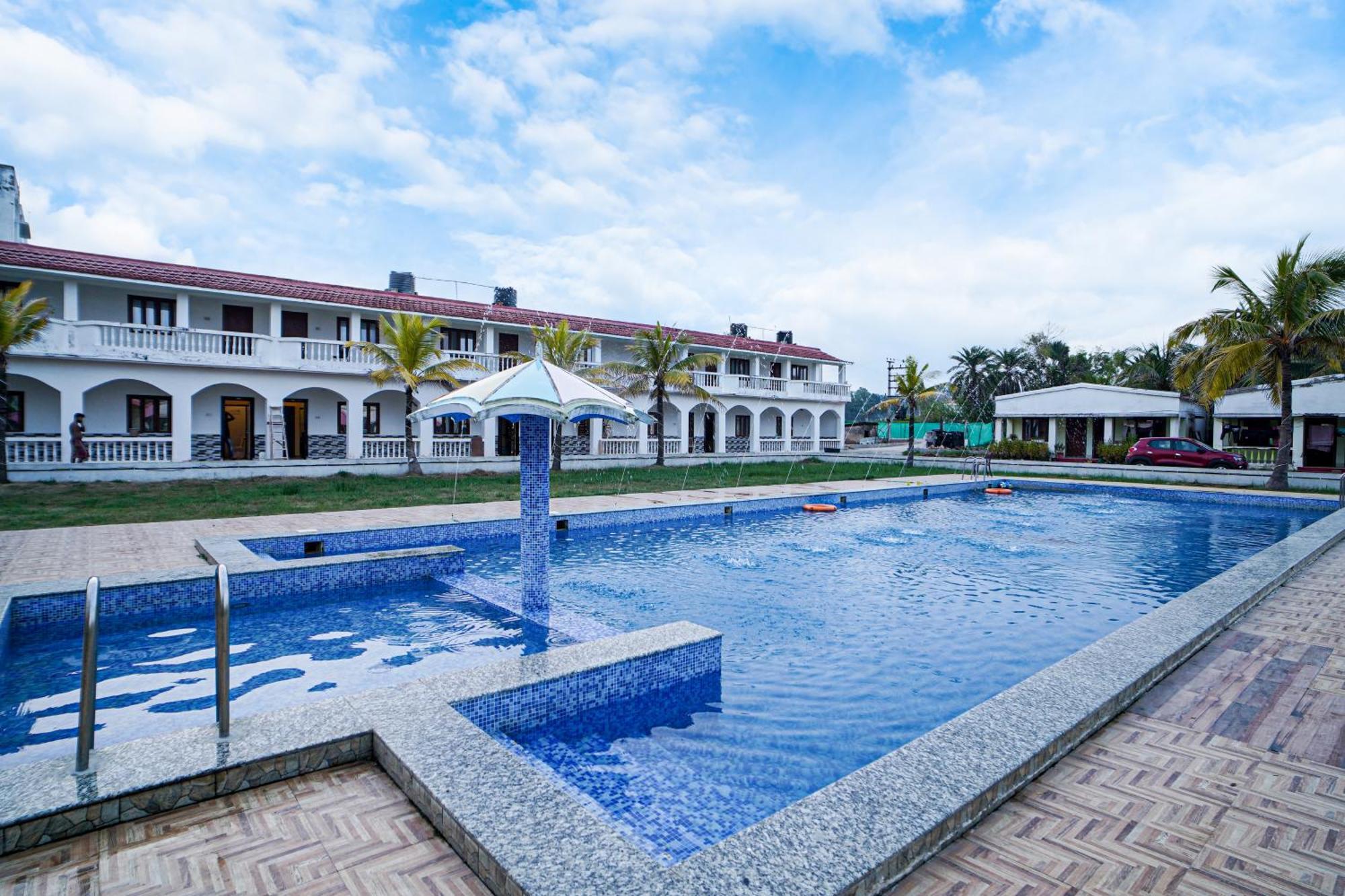 Silver Sand Eco Resort !! Beachfront !! With Biggest Pool And Huge Open Area !! Ideal For Weddings !! Couple Friendly !! ماندارموني المظهر الخارجي الصورة
