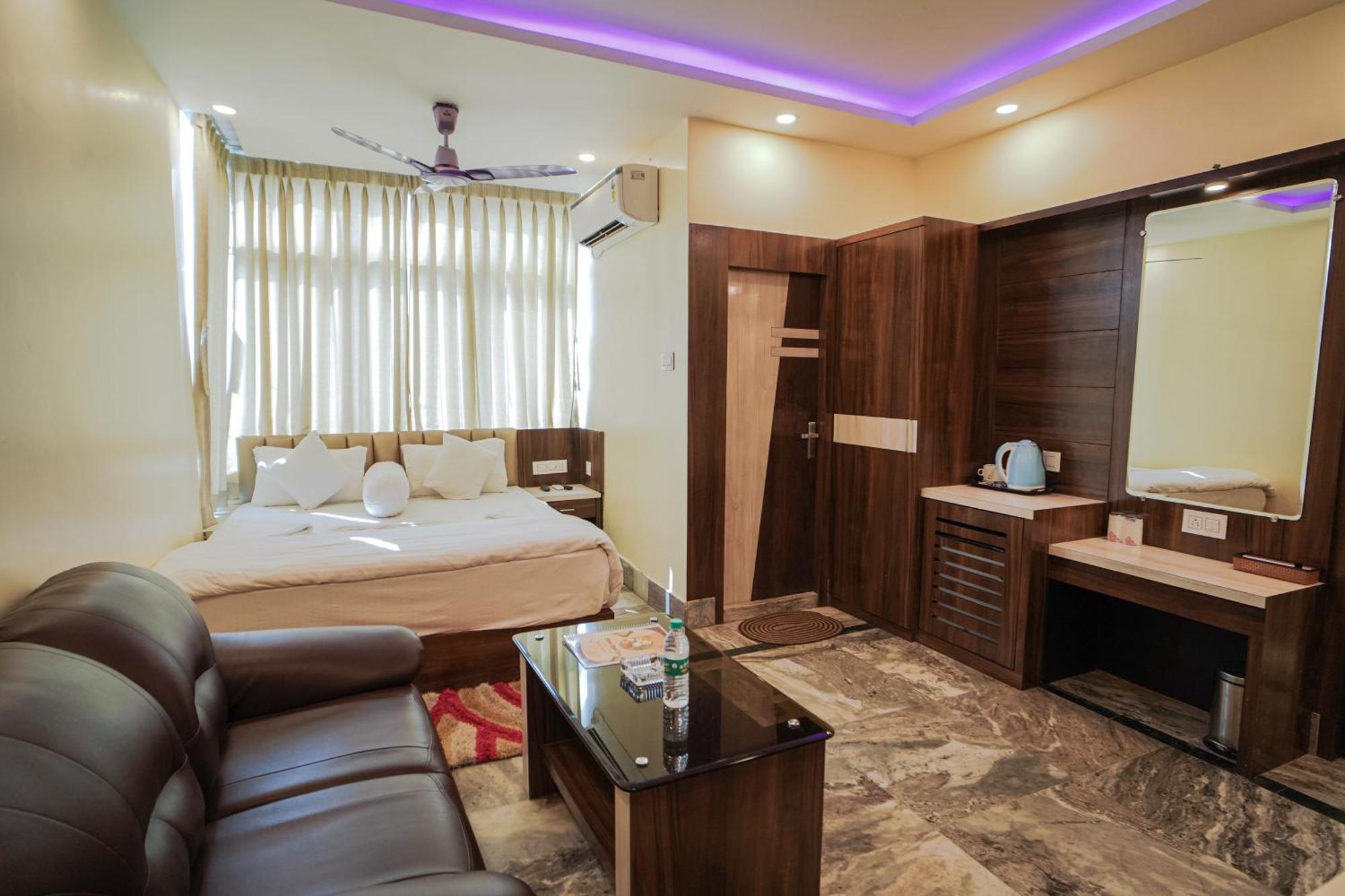 Silver Sand Eco Resort !! Beachfront !! With Biggest Pool And Huge Open Area !! Ideal For Weddings !! Couple Friendly !! ماندارموني المظهر الخارجي الصورة